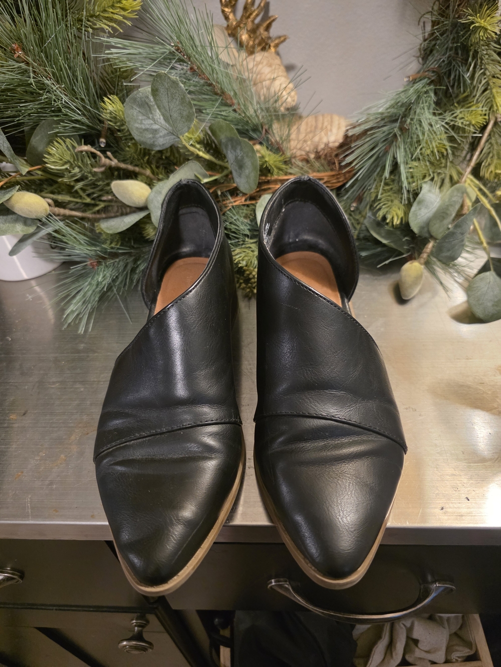 Universal Thread Black Leather Pointed D'Orsay Flats